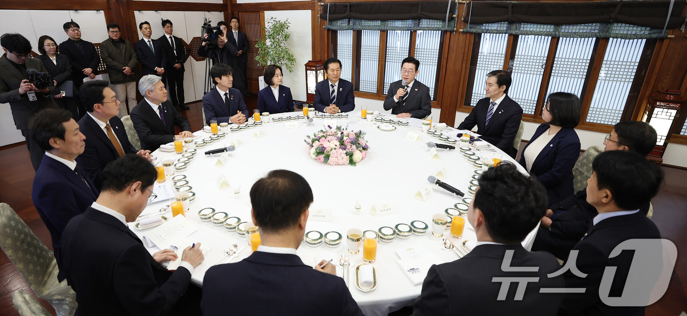 (서울=뉴스1) 허경 기자 = 이재명 대통령이16일 청와대 상춘재에서 열린 정당 지도부 초청 오찬에서 발언하고 있다. (청와대통신사진기자단)  2026.1.16/뉴스1