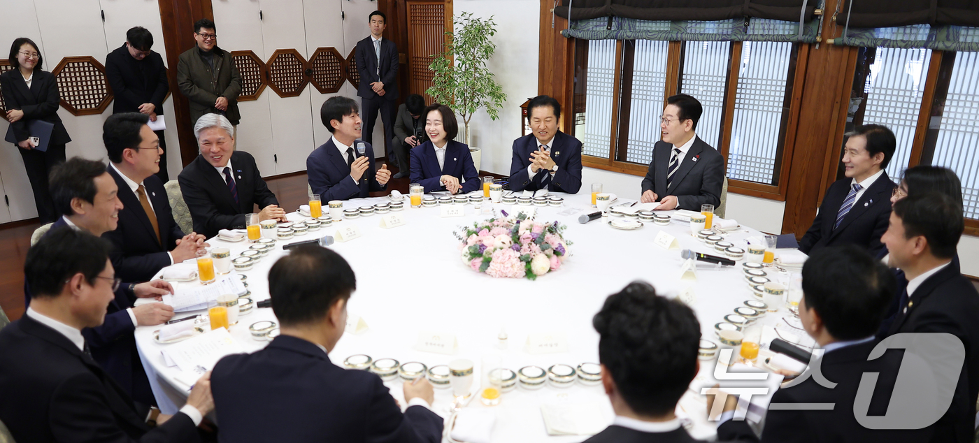 (서울=뉴스1) 허경 기자 = 이재명 대통령이16일 청와대 상춘재에서 열린 정당 지도부 초청 오찬에서 발언하고 있다. (청와대통신사진기자단)  2026.1.16/뉴스1