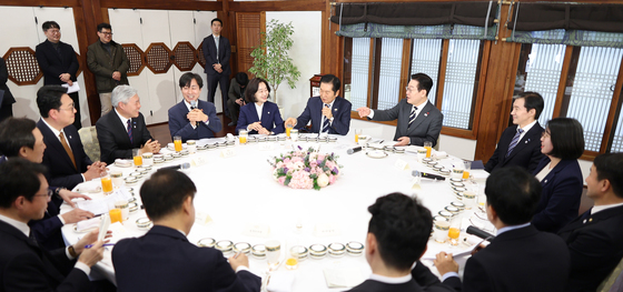정당 지도부와 오찬 나누는 이재명 대통령