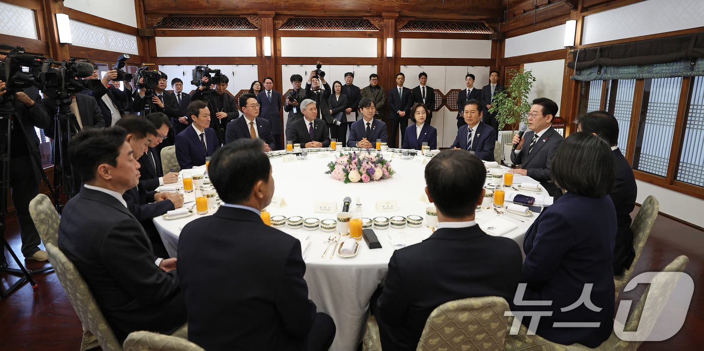 (서울=뉴스1) 허경 기자 = 이재명 대통령이16일 청와대 상춘재에서 열린 정당 지도부 초청 오찬에서 발언하고 있다. (청와대통신사진기자단)  2026.1.16/뉴스1