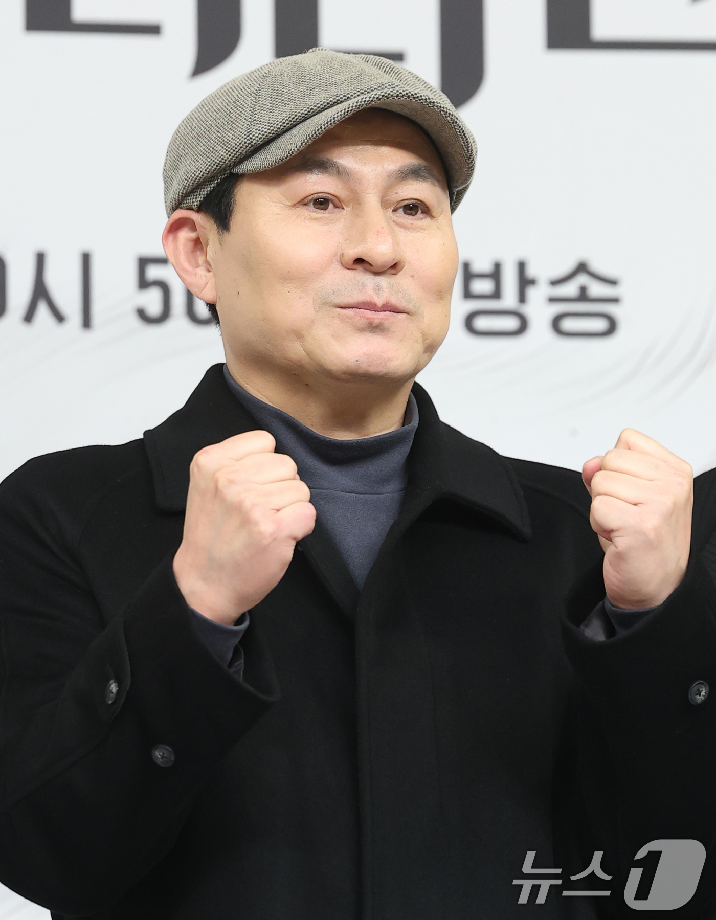 (서울=뉴스1) 권현진 기자 = 김정권 PD가 16일 서울 양천고 목동SBS에서 열린 새 금토드라마 '오늘부터 인간입니다만'(극본 박찬영, 조아영) 제작발표회에 참석해 포즈를 취하 …