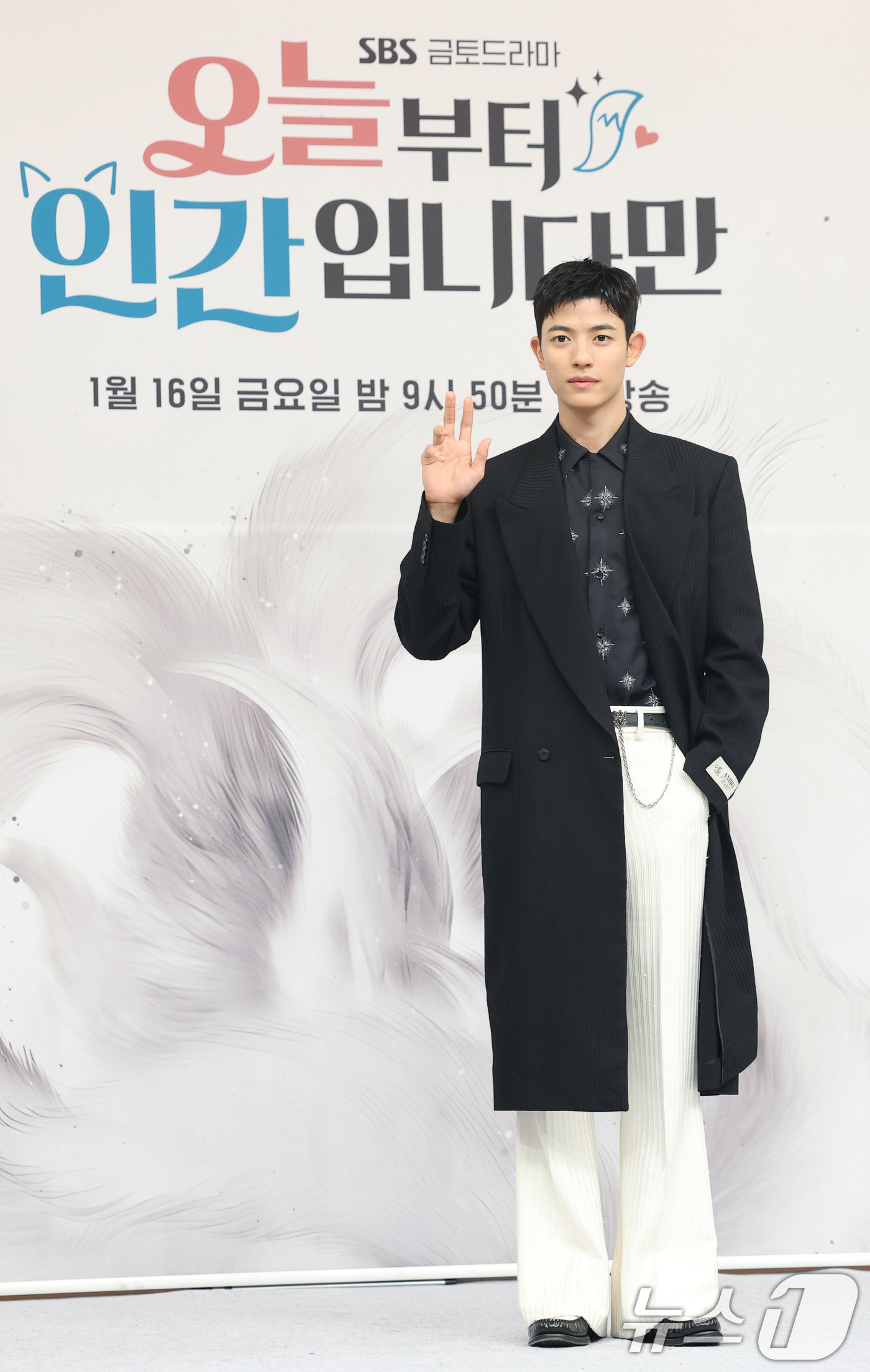 (서울=뉴스1) 권현진 기자 = 배우 로몬이 16일 서울 양천고 목동SBS에서 열린 새 금토드라마 '오늘부터 인간입니다만'(극본 박찬영, 조아영/ 연출 김정권) 제작발표회에 참석해 …