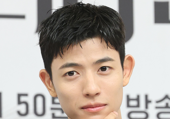 로몬, 여심 홀리는 눈빛