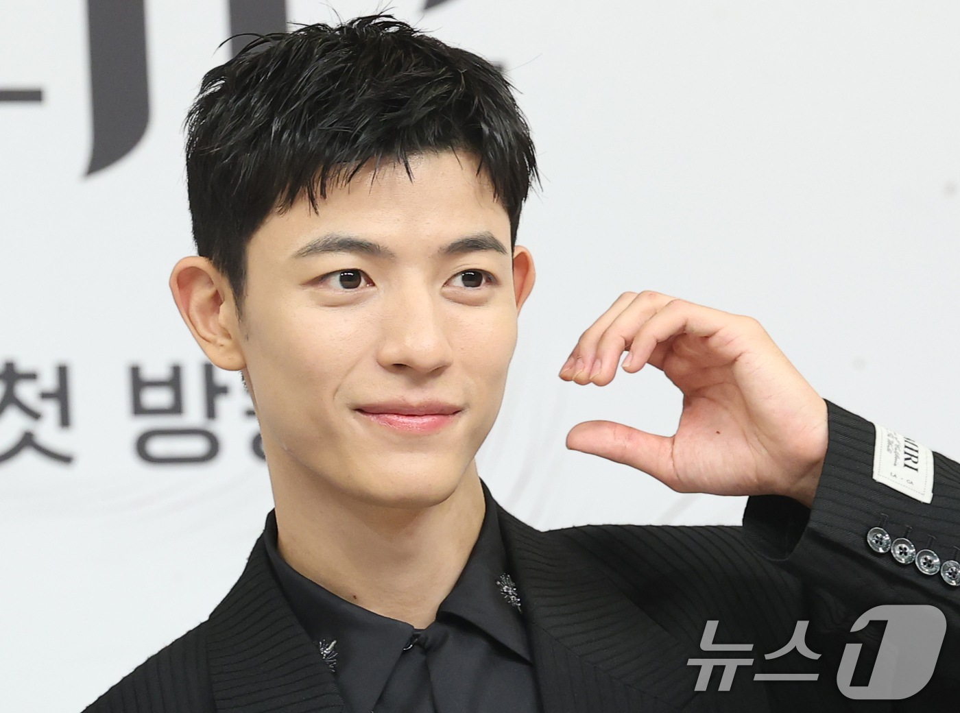 (서울=뉴스1) 권현진 기자 = 배우 로몬이 16일 서울 양천고 목동SBS에서 열린 새 금토드라마 '오늘부터 인간입니다만'(극본 박찬영, 조아영/ 연출 김정권) 제작발표회에 참석해 …