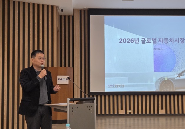 "올해 글로벌 車시장 '정체'…완성차 업체, 생존 갈림길"(종합)