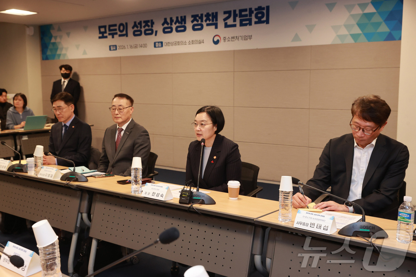 (서울=뉴스1) = 한성숙 중소벤처기업부 장관이 16일 서울 중구 대한상공회의소에서 열린 '대·중소기업 상생 성장 정책 간담회'에서 인사말을 하고 있다. (중소벤처기업부 제공. 재 …