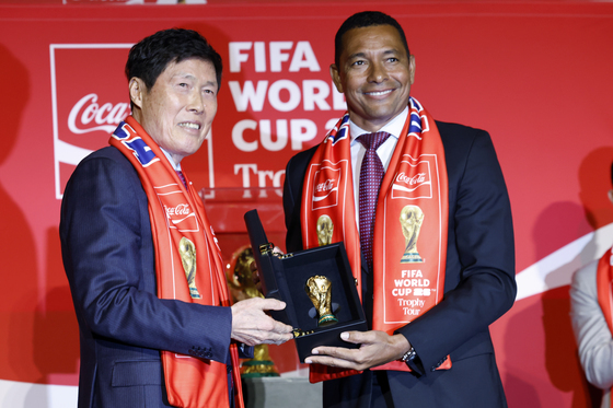 [뉴스1 PICK]FIFA 오리지널 트로피, 한국 찾았다