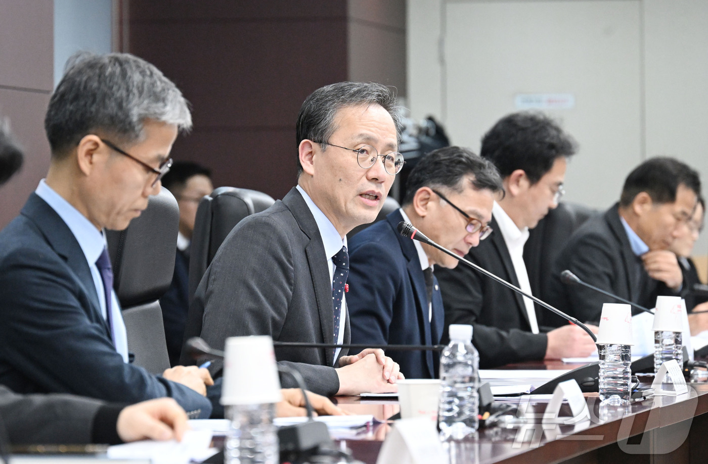 (서울=뉴스1) = 이형일 재정경제부 제1차관이 16일 서울 종로구 한국무역보험공사에서 열린 공공기관 투자집행점검회의에서 모두발언을 하고 있다. (재정경제부 제공. 재판매 및 DB …