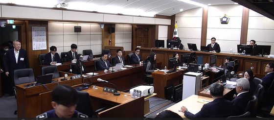 '尹 체포 방해' 재판부 "사후 계엄선포문, 전두환 시절 문건 흡사"