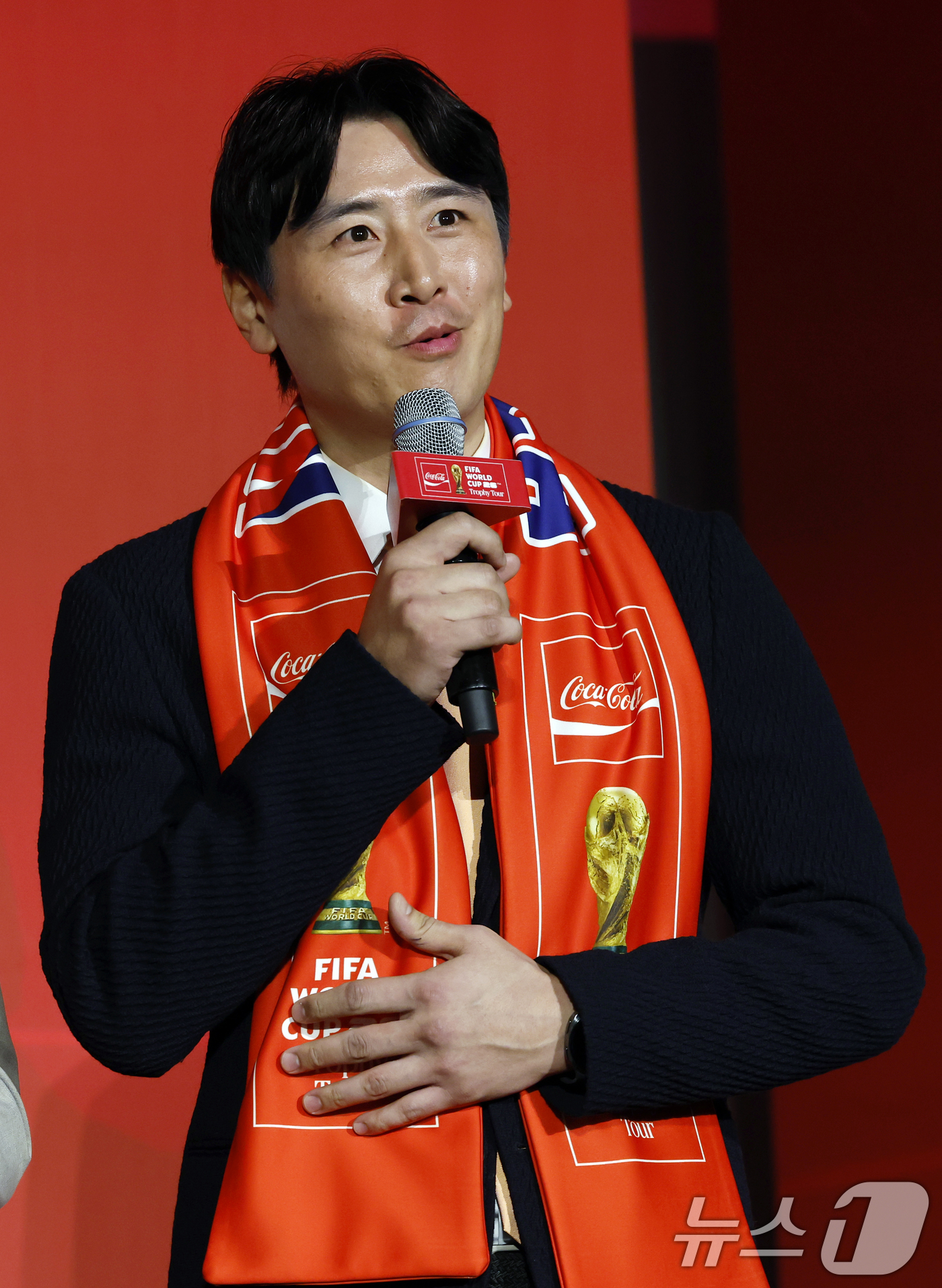 (서울=뉴스1) 박정호 기자 = 한국 축구 레전드 구자철 제주SK 유스 디렉터가 16일 오후 서울시 용산구 한강대로 CGV 용산아이파크몰 스크린X관에서 열린 FIFA 월드컵 트로피 …