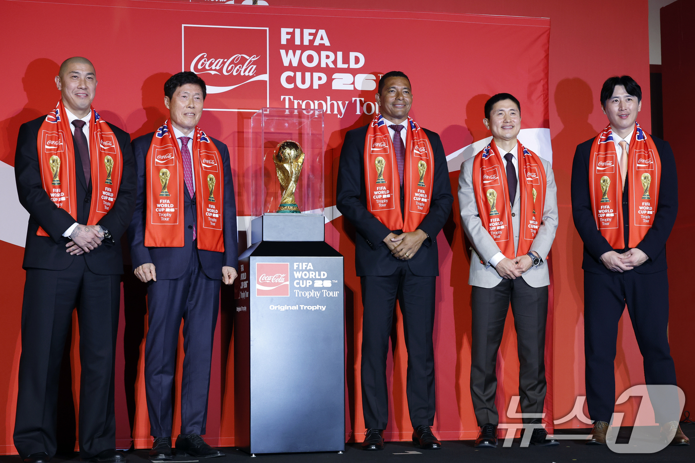 (서울=뉴스1) 박정호 기자 = FIFA 글로벌 홍보대사이자 전 브라질 축구 국가대표 지우베르투 시우바(Gilberto Silva)를 비롯해 차범근, 이영표, 차두리, 구자철 등 …