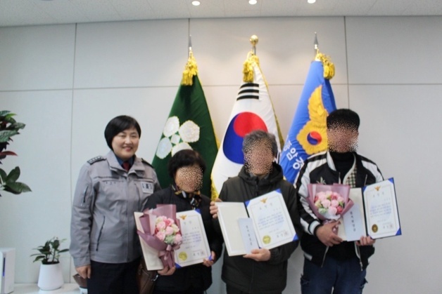 "돈 내놔" PC방 주인 둔기로 '퍽'…도망가는 강도, 시민들이 잡았다