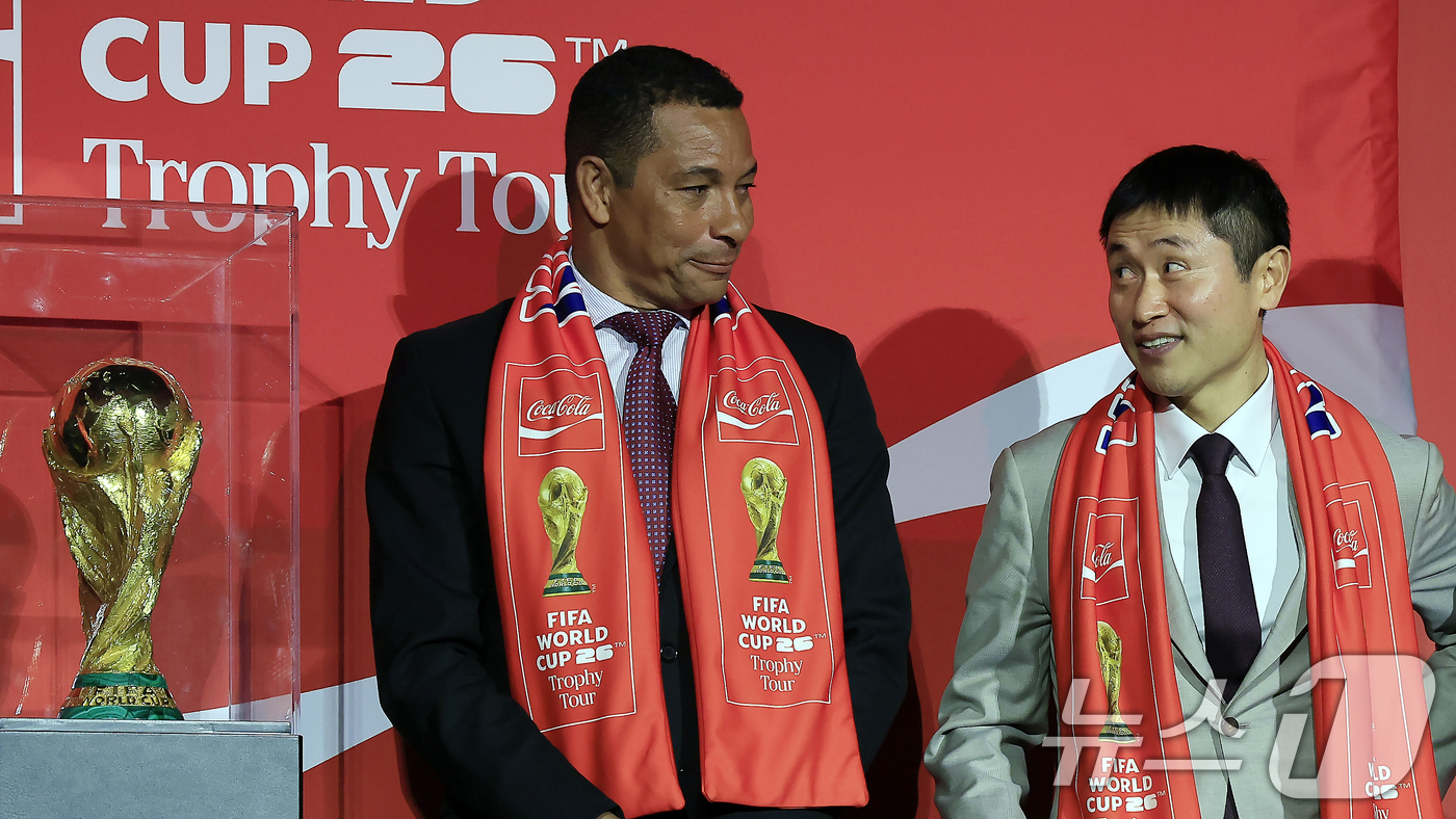 (서울=뉴스1) 박정호 기자 = 한국 축구 레전드 이영표 해설위원이 16일 오후 서울시 용산구 한강대로 CGV 용산아이파크몰 스크린X관에서 열린 FIFA 월드컵 트로피 투어 미디어 …