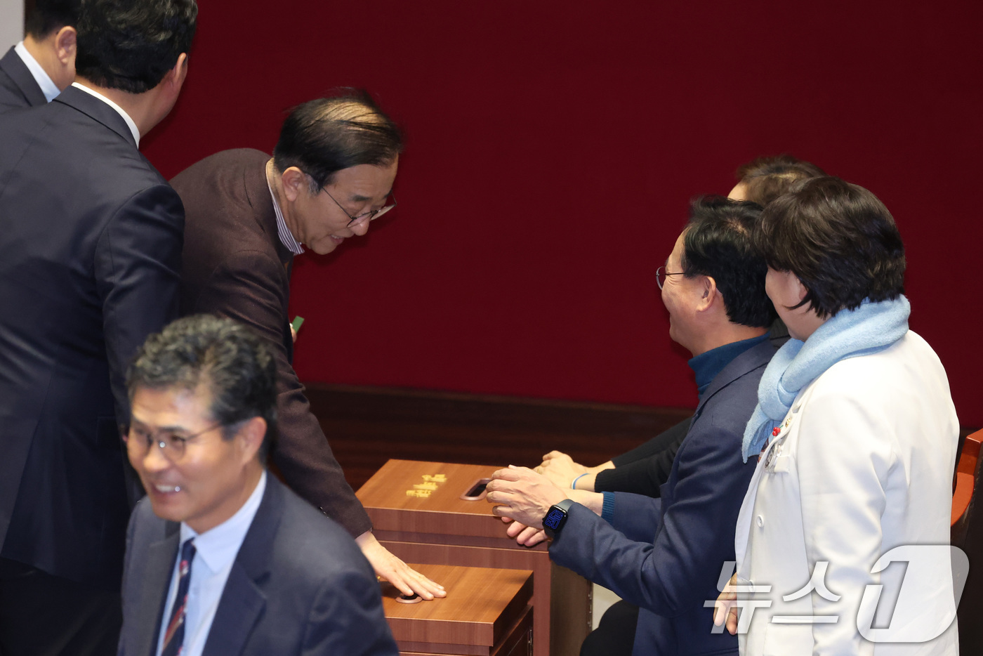 (서울=뉴스1) 신웅수 기자 = 더불어민주당 현역 의원인 김윤덕 국토교통부 장관이 16일 서울 여의도 국회에서 열린 제431회 국회(임시회) 제1차 본회의에서 윤석열·김건희에 의한 …