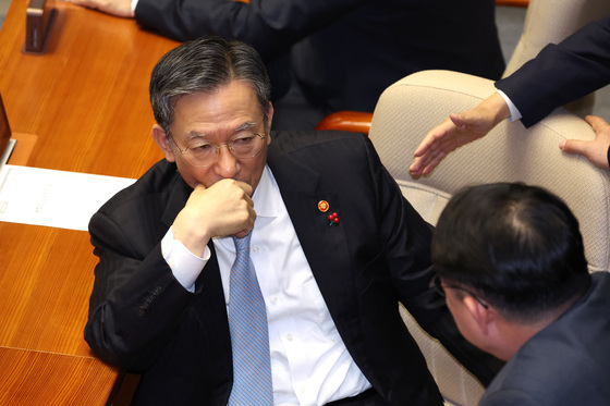 대화하는 정성호 장관