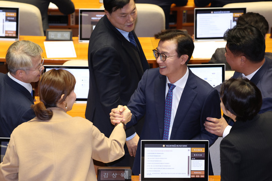 해수부 장관에서 다시 민주당 의원으로