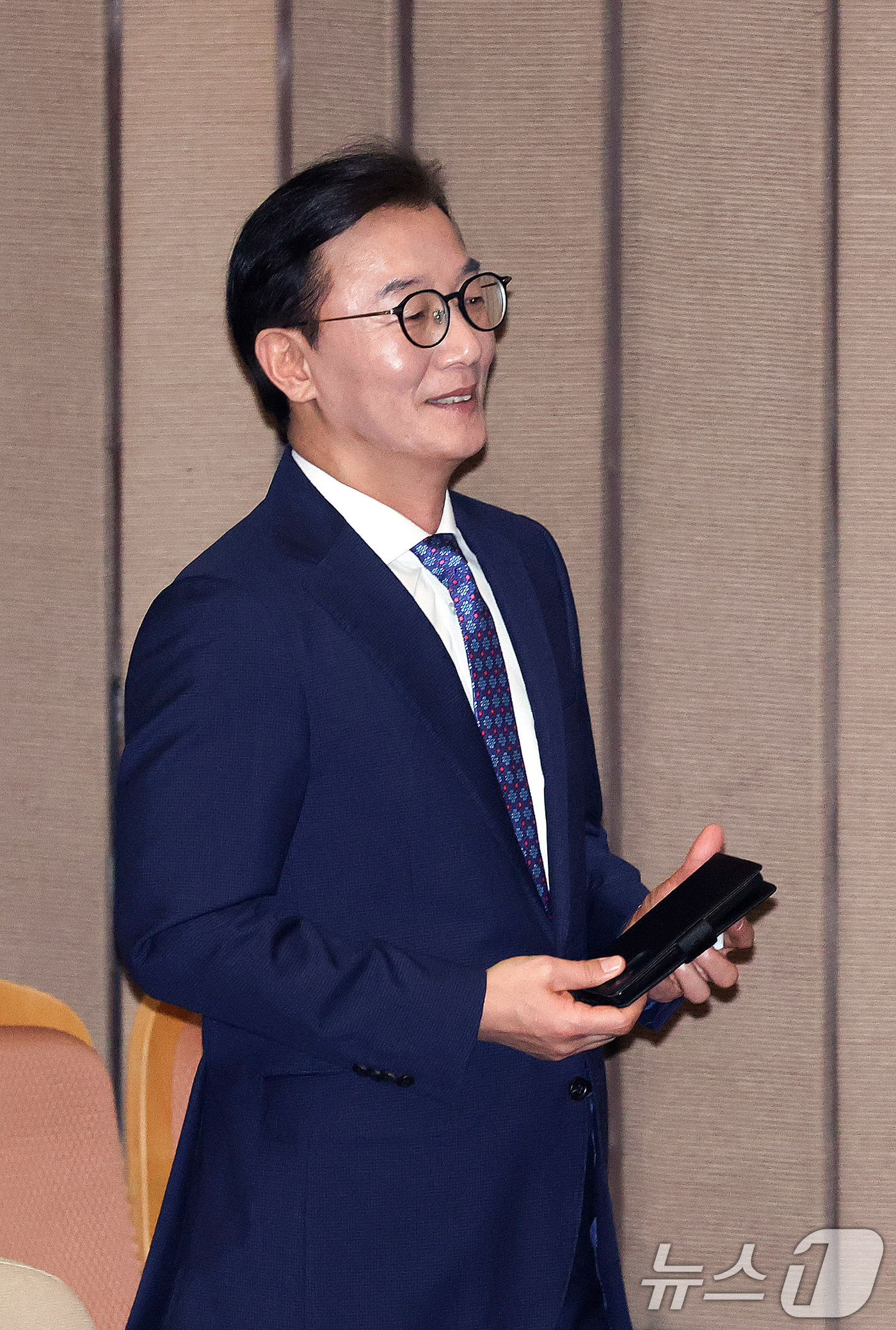 (서울=뉴스1) 신웅수 기자 = 전재수 더불어민주당 의원이 16일 서울 여의도 국회에서 열린 제431회 국회(임시회) 제1차 본회의에서 윤석열·김건희에 의한 내란·외환 및 국정농단 …