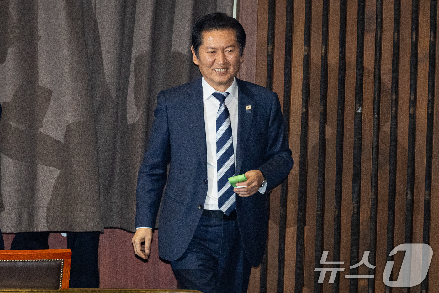 (서울=뉴스1) 유승관 기자 = 정청래 더불어민주당 대표가 16일 서울 여의도 국회에서 열린 제431회 국회(임시회) 제1차 본회의에서 윤석열·김건희에 의한 내란·외환 및 국정농단 …