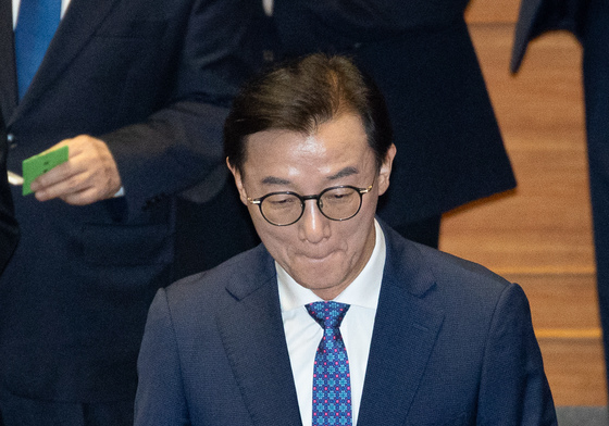 '통일교 금품수수 의혹' 전재수 전 해수부 장관, 본회의 참석