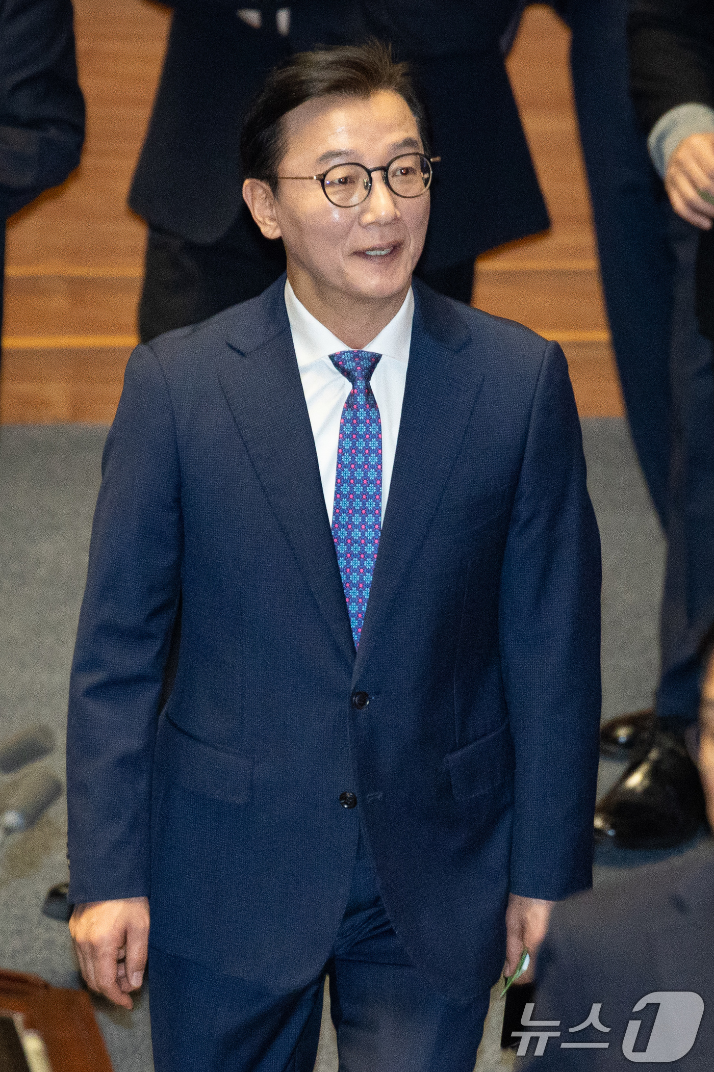 (서울=뉴스1) 유승관 기자 = 통일교 금품수수 의혹을 받는 전재수 더불어민주당 의원이 16일 서울 여의도 국회에서 열린 제431회 국회(임시회) 제1차 본회의에서 우원식 국회의장 …