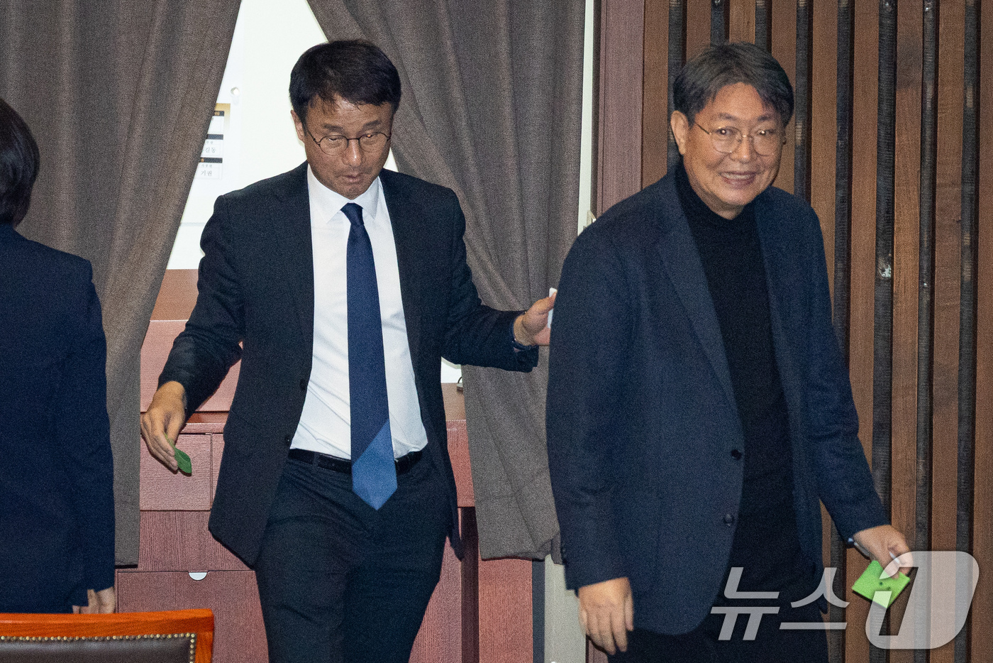 (서울=뉴스1) 유승관 기자 = 한병도 더불어민주당 원내대표가 16일 서울 여의도 국회에서 열린 제431회 국회(임시회) 제1차 본회의에서 윤석열·김건희에 의한 내란·외환 및 국정 …