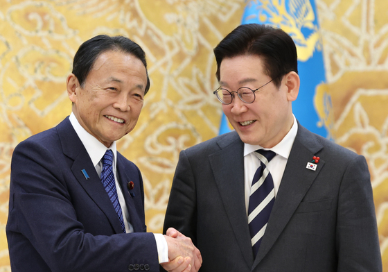 이재명 대통령, 아소 다로 전 일본 총리 접견