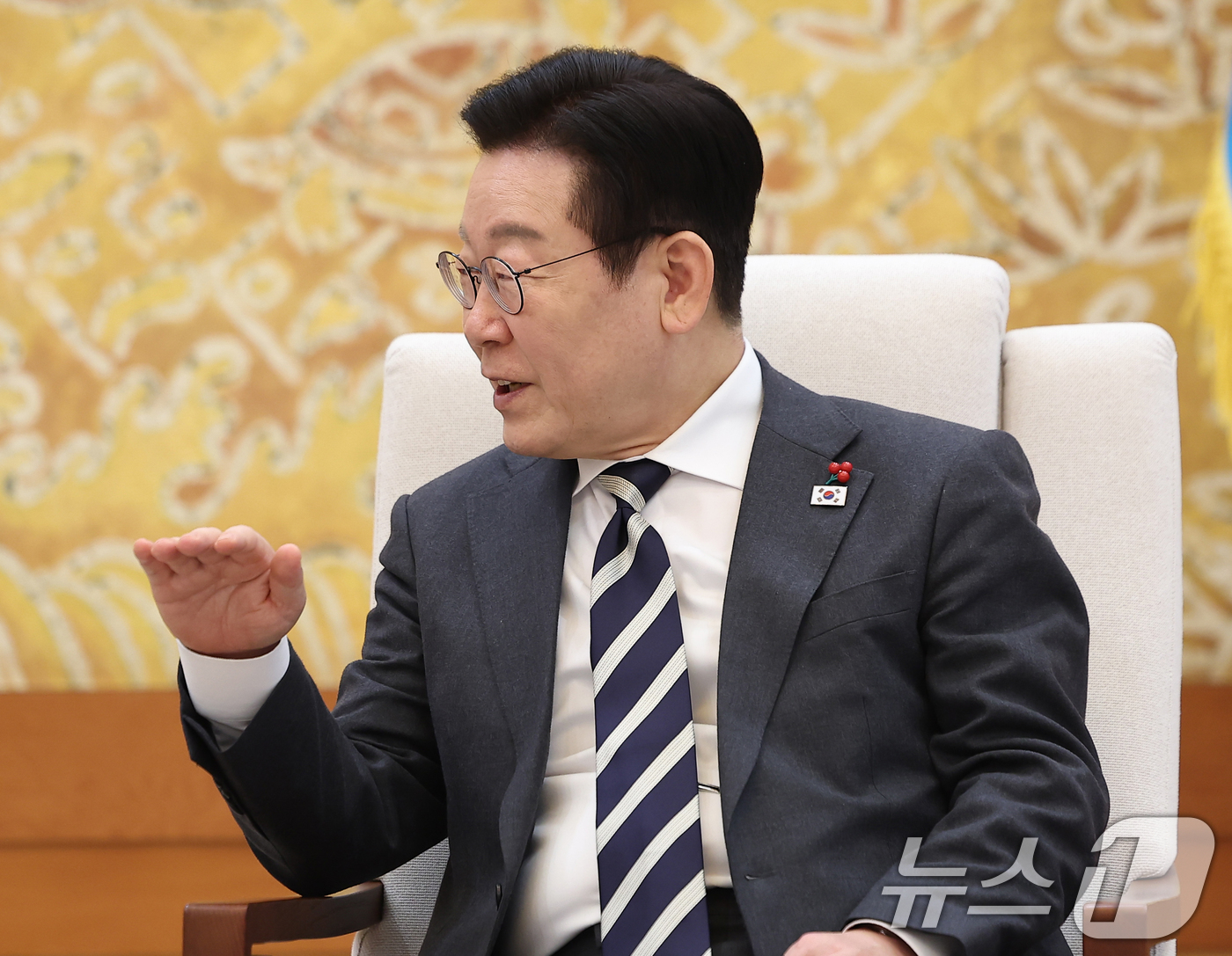 (서울=뉴스1) 허경 기자 = 이재명 대통령이 16일 청와대에서 아소 다로 전 일본 총리를 접견하고 있다. 2026.1.16/뉴스1