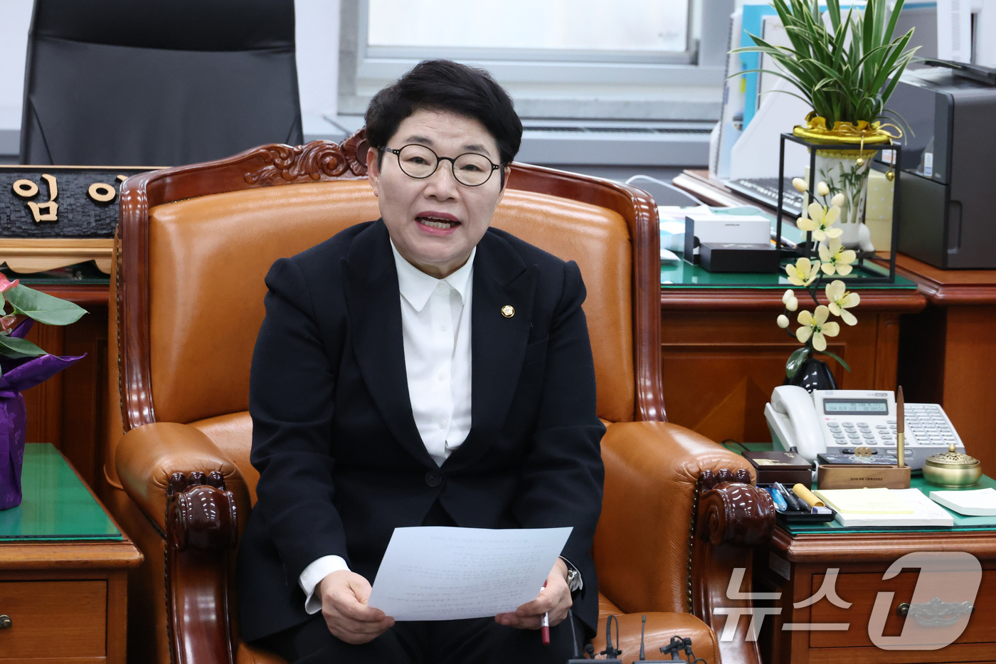 (서울=뉴스1) 신웅수 기자 = 임이자 국회 재정경제기획위원장이 16일 서울 여의도 국회에서 이혜훈 기획예산처 장관 후보자 청문회 관련 입장을 발표하고 있다. 2026.1.16/뉴 …