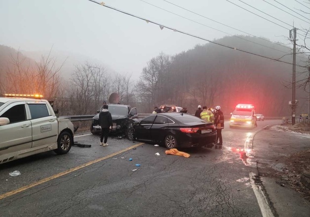 영월서 그랜저·쏘렌토 충돌…1명 사망·5명 중경상