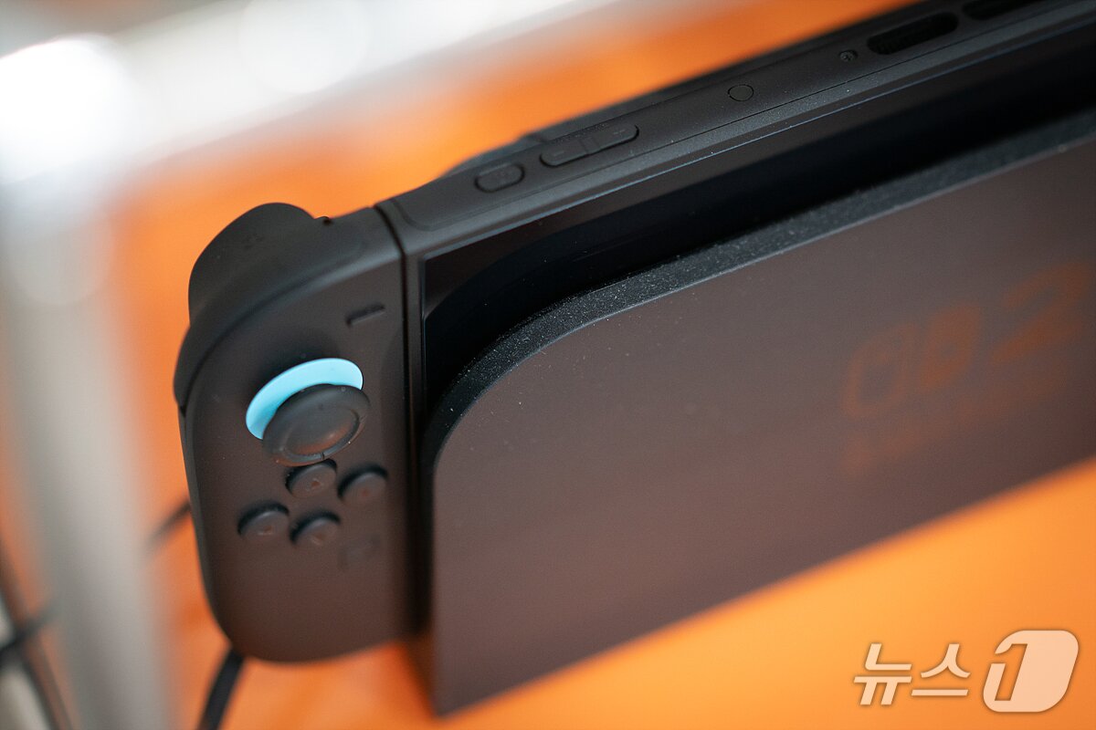 본문 이미지 - 세월의 더께만 쌓여 가는 '닌텐도 스위치2' 모습. 사실 청소를 안 한 탓이다. 2026.1.17/뉴스1 ⓒ News1 이기범 기자