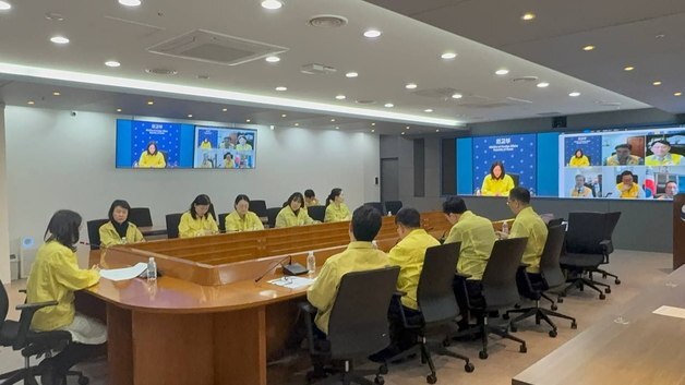 "국민 안전, 과하다 싶을 정도로 대응하라"…외교부, 이란 상황 점검