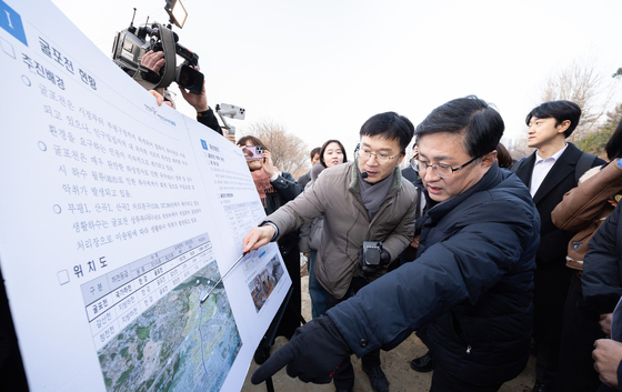 김성환 장관, 굴포천 악취 발생 현장 점검