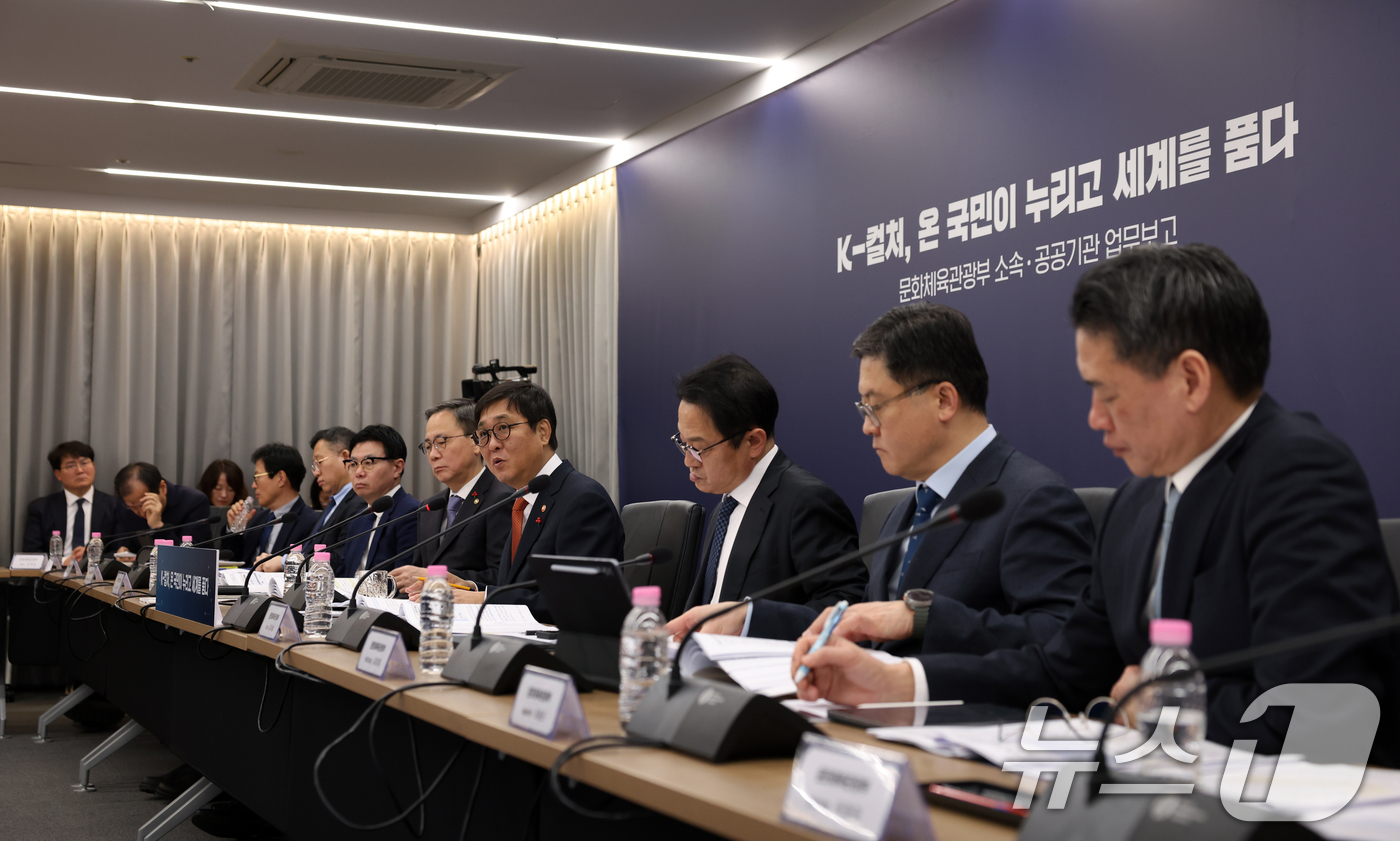 (서울=뉴스1) 김명섭 기자 = 최휘영 문화체육관광부 장관이 16일 서울 종로구 국립현대미술관 서울관 대회의실에서 열린 문체부 소속·공공기관 3차 업무보고에서 발언을 하고 있다. …