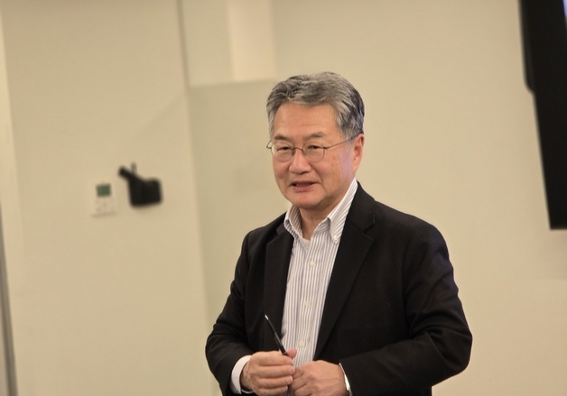 조셉 윤 "트럼프는 北과 대화 원하지만…김정은 아직 준비 안 돼"