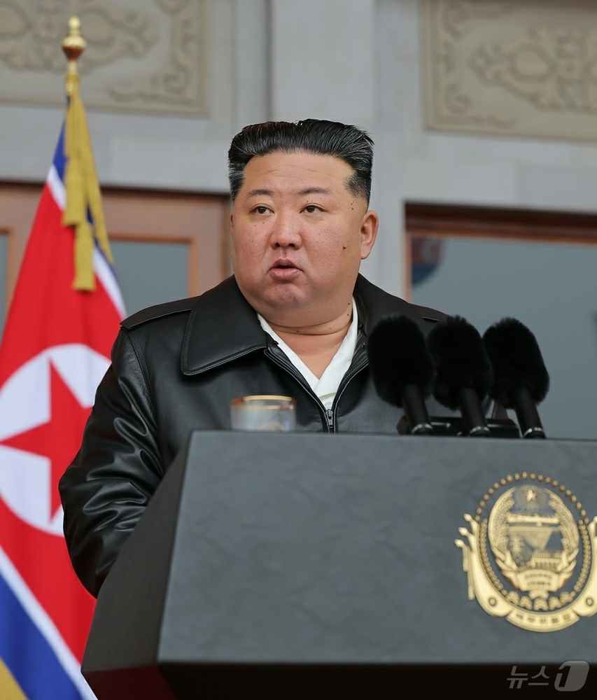 (평양 노동신문=뉴스1) = 북한 노동당 기관지 노동신문은 17일 "사회주의애국청년동맹창립 80돌 기념대회가 16일 수도 평양의 김일성경기장에서 성대히 진행됐다"면서 "김정은동지께 …