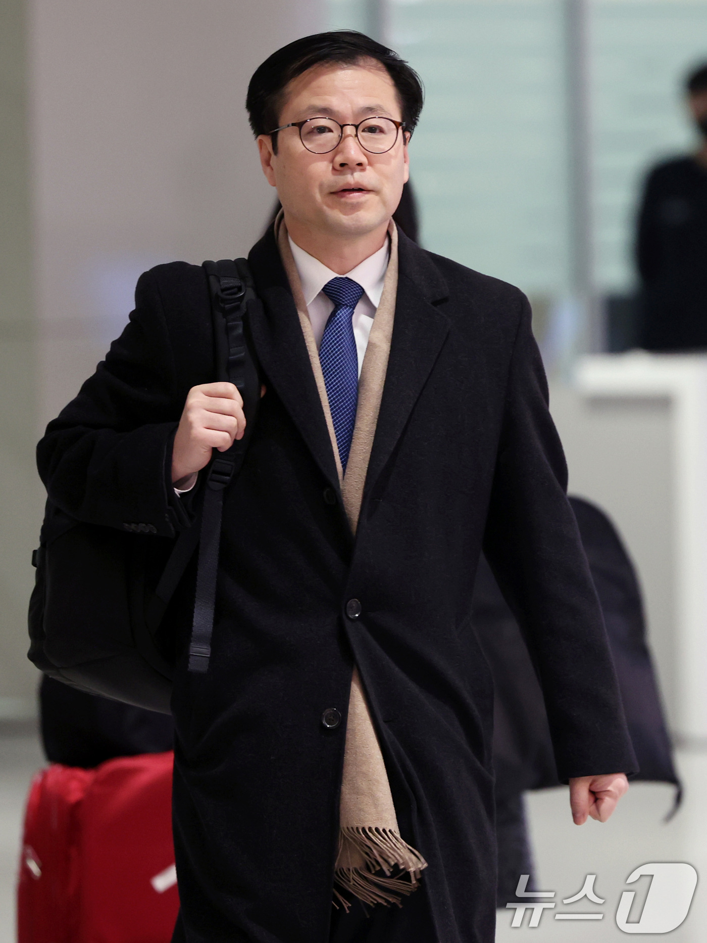 (인천공항=뉴스1) 황기선 기자 = 미국을 방문해 대미 통상현안을 논의한 여한구 산업통상자원부 통상교섭본부장이 17일 오전 인천국제공항을 통해 귀국하고 있다.  2026.1.17/ …