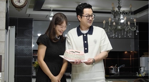 지상렬, '16세 연하' 신보람과 열애 인정 후 최초 동반 등장