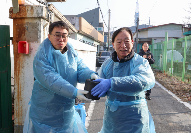 대전시교육청-공무원 노사, 연탄 나눔으로 따뜻한 동행