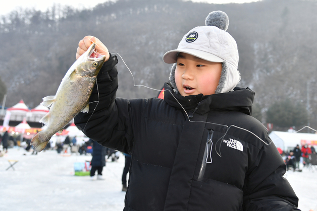 '재미있는 신천어 얼음낚시'
