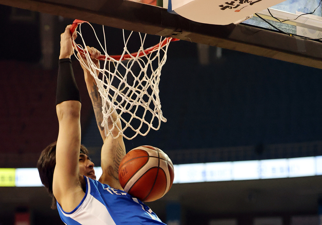 팀 아시아 구탕, 시원한 투핸드 덩크슛