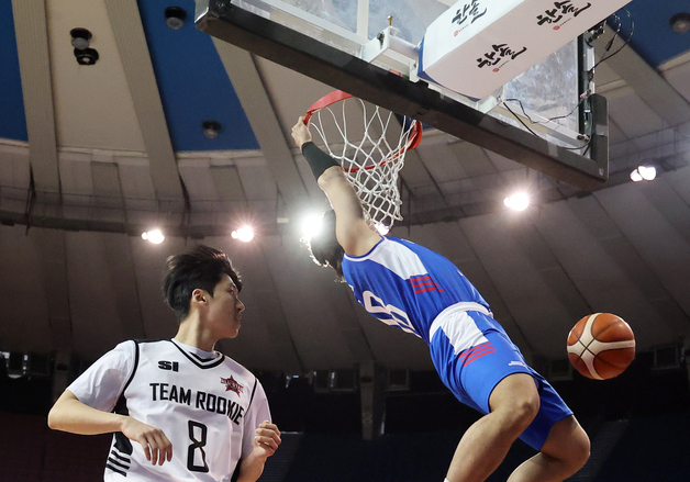 구탕, 호쾌한 투핸드 덩크슛