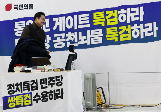 '단식 4일차' 장동혁 "맑은 정신 유지 어려워…자유·법치 지켜낼 것"