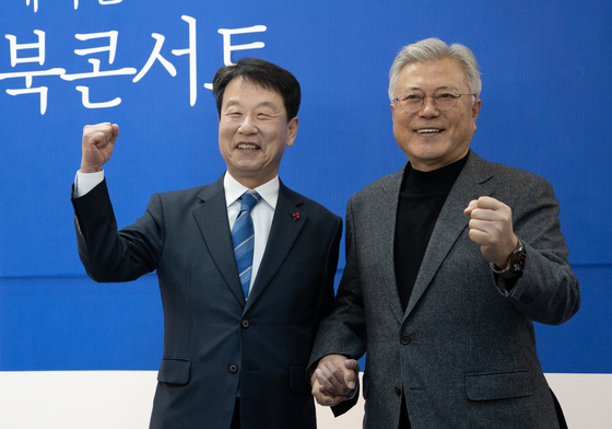 김한수 출판기념회 참석한 문재인 전 대통령