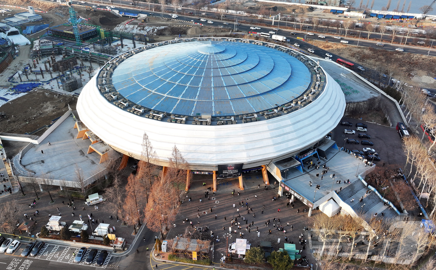 (서울=뉴스1) 김진환 기자 = 17일 오후 2025-2026 LG전자 프로농구 올스타전 전야제가 열린 서울 송파구 잠실실내체육관의 모습.이번 올스타전은 지난 2015-2016시즌 …