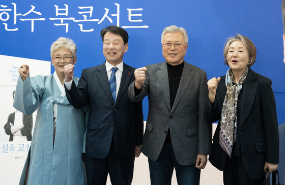 김한수 출판기념회 참석한 문재인 전 대통령 내외