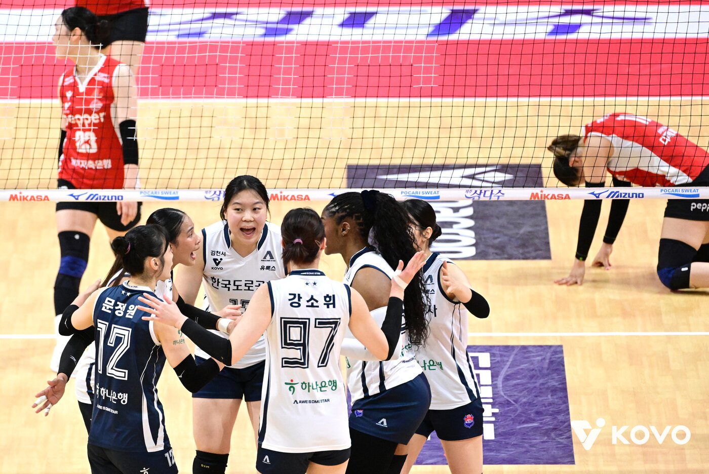 본문 이미지 -  한국도로공사가 페퍼저축은행을 3-1로 꺾었다.(KOVO제공)