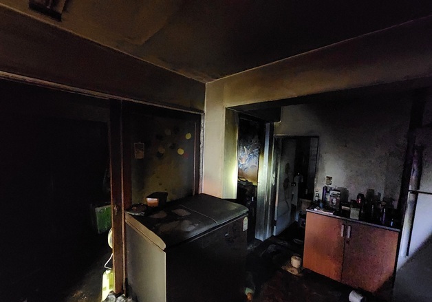 군산 한 아파트서 불, 60대 남성 사망…전열기구에서 불 시작된듯