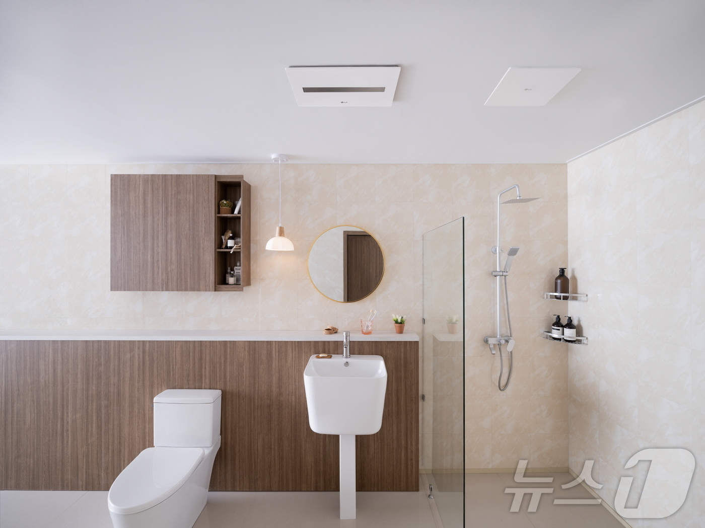 (서울=뉴스1) = LG전자가 프리미엄 에어컨·공기청정기를 통해 입증된 차별화된 기술력을바탕으로 쾌적한 욕실 공기질을 위한 온도, 습도, 위생 등을 한 번에 관리할 수 있는 혁신적 …