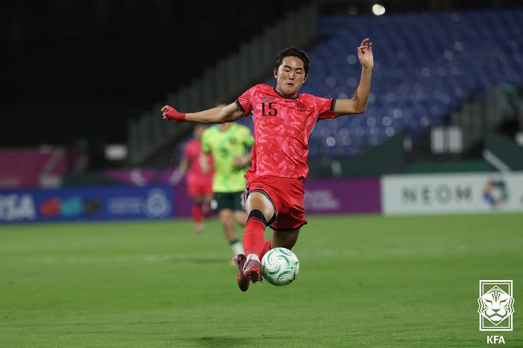 (서울=뉴스1) = 백가온이 18일(한국시간) 사우디아라비아 제다 킹 압둘라 스포츠시티홀 스타디움에서 열린 호주와의 2026 아시아축구연맹(AFC) U23 아시안컵 8강전에서 드리 …