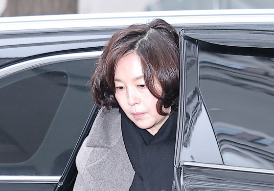 경찰 출석하는 김경